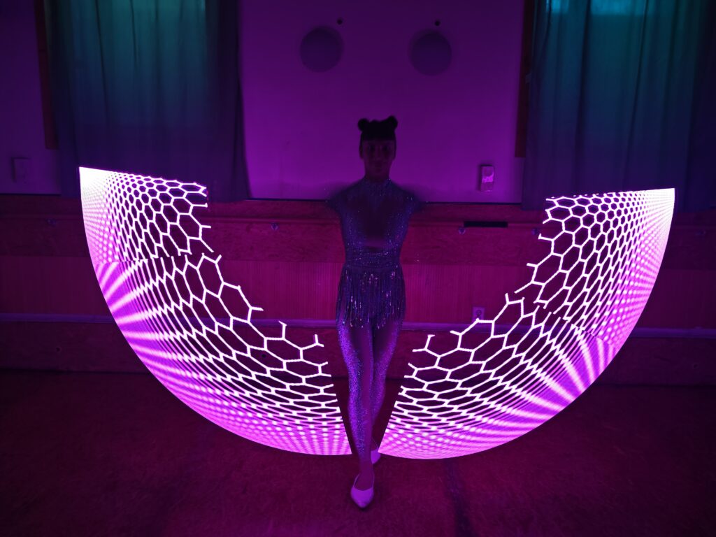 LED zsonglőr kosztümös képe